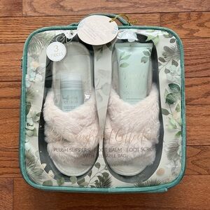 NWT relaxing foot collection gift set